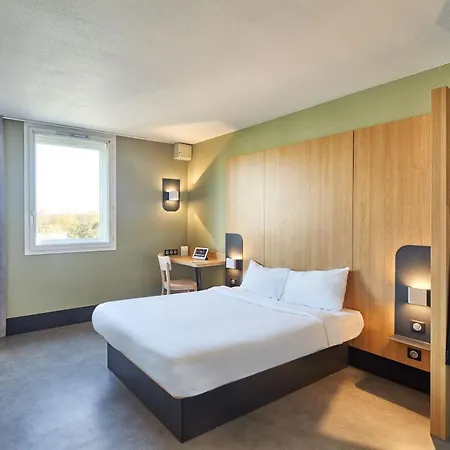 Orly - Nationale 7 Отель 2*